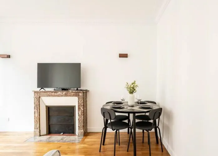 The Square, Paris-Asnieres, Private Apartment With Bedroom And Living Room