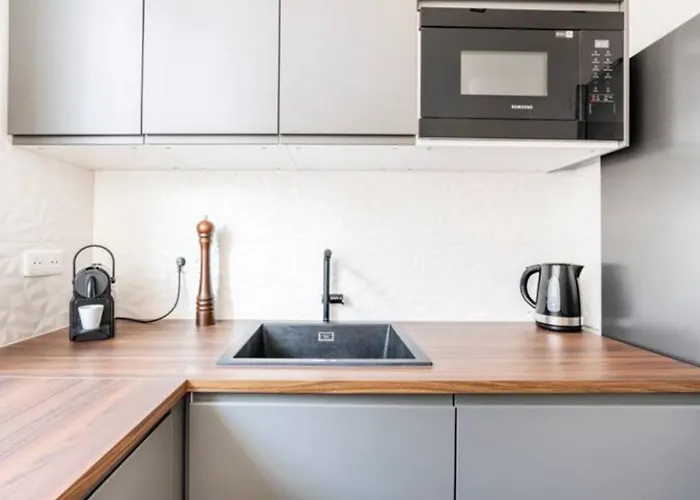The Square, Paris-Asnieres, Private Apartment With Bedroom And Living Room
