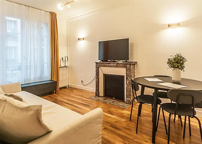The Square, Paris-Asnieres, Private Apartment With Bedroom And Living Room