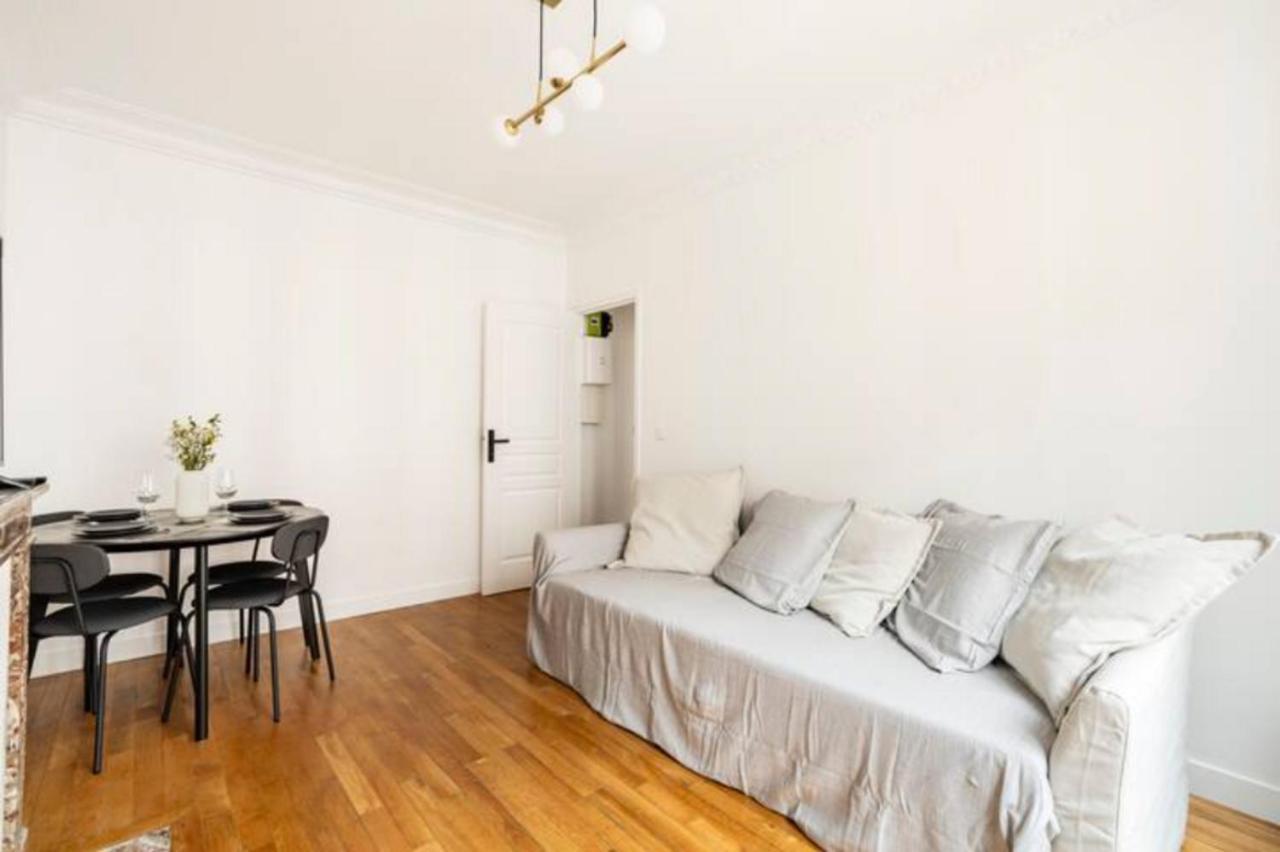 The Square, Paris-asnieres, Private With Bedroom And Living