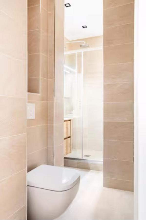 The Square, Paris-asnieres, Private With Bedroom And Living