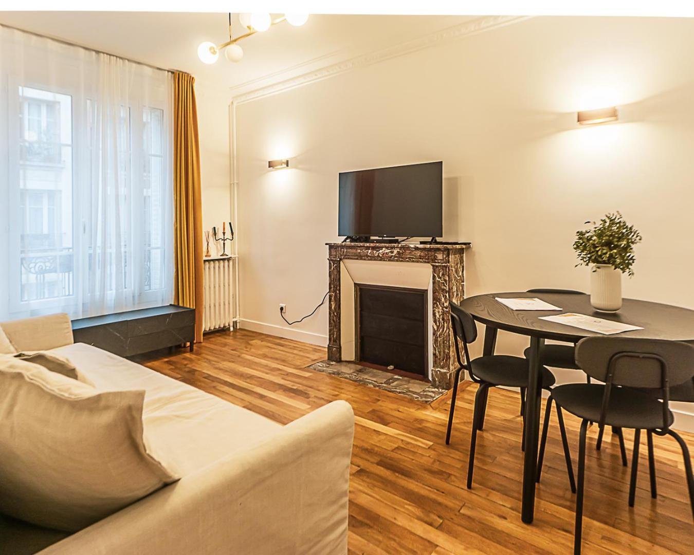 Appartement The Square, Paris-asnieres, Private With Bedroom And Living *